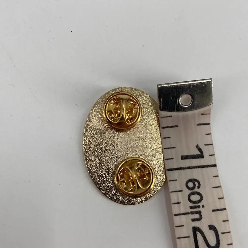 Holding hands pin